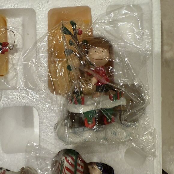Danbury Mint Peanut Gallery Charlie Brown Christmas Train Snoopy - Picture 3 of 11